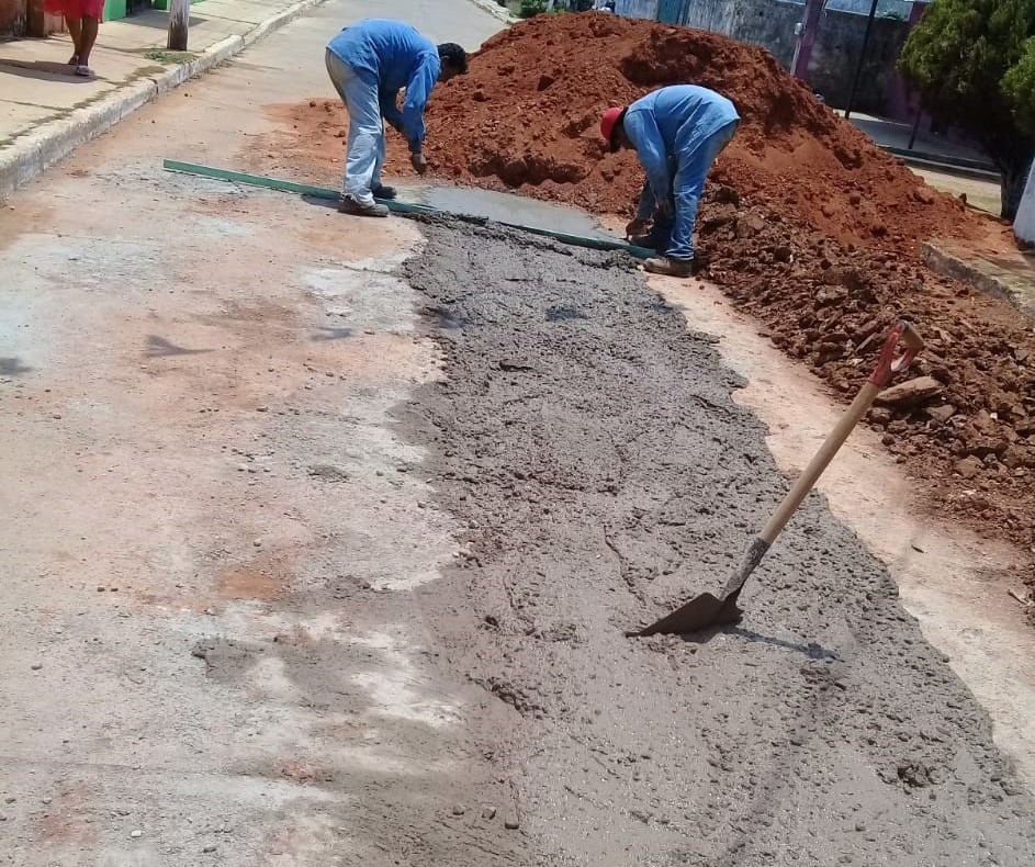 PAVIMENTO DE CONCRETO HECHO EN OBRA RESISTENCIA NORMAL, DE 15 CM. DE ESPESOR, VACIADO CON CARRETILLA Y BOTES, RESISTENCIA F'C=200 KG/CM2. AGREGADO MAXIMO 3/4".					
					
					
					
